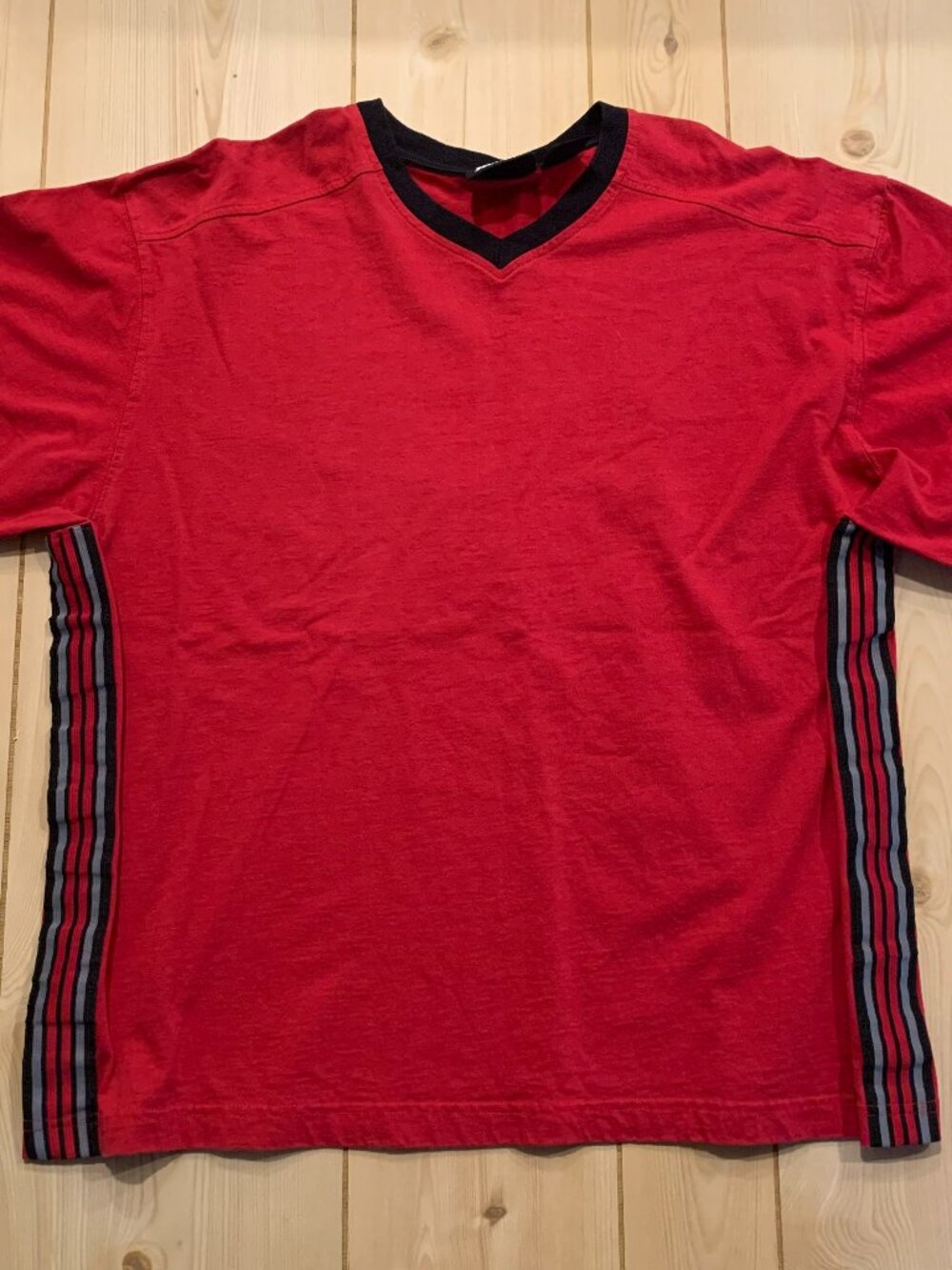 Vintage Y2K Starter V-Neck Athletic Activewear Sportswear Red Stripes T-Shirt XL